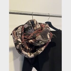 WILFRED Aitzia Infinity Scarf - Red & Blue